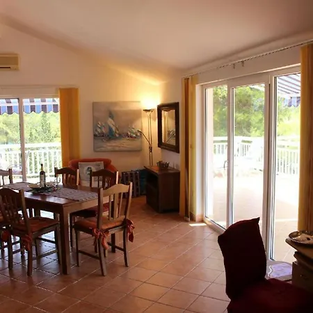 Amphora Deluxe Vrboska