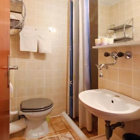 Amphora Deluxe Vrboska