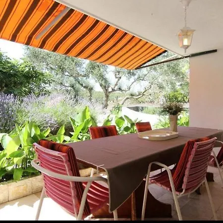 Amphora Deluxe Vrboska